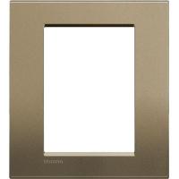  3 3. LivingLight . .  Leg BTC LNA4826SQ